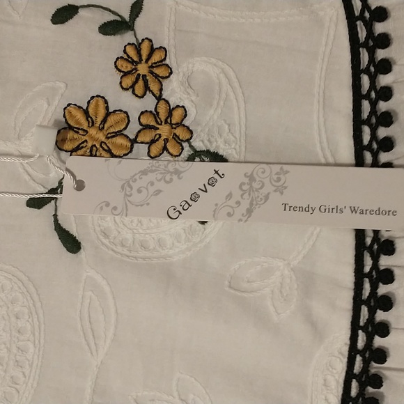 Gaovot woman's size M cotton blend top w balloon sleeves, ruching,embroidery NWT - Picture 2 of 11